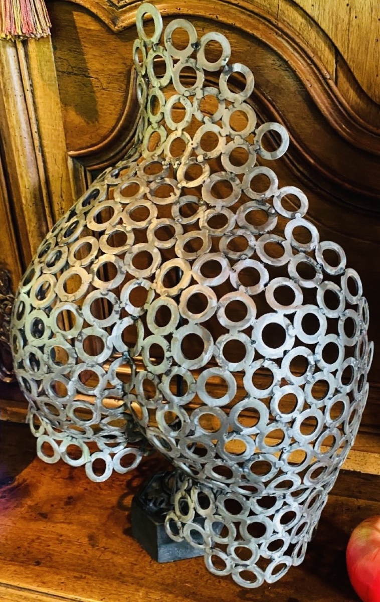 SCULPTURE CALLIPYGE EN MÉTAL DES ANNÉES 80
