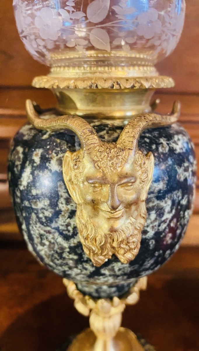 PAIRE DE VASES SOLIFLORE EN JASPE VERT ET BRONZES DORÉS AUX masques de faunes-photo-1
