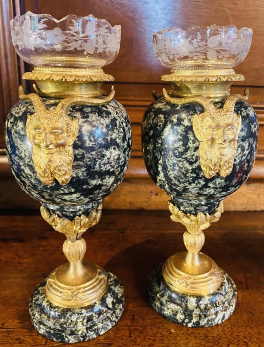 PAIRE DE VASES SOLIFLORE EN JASPE VERT ET BRONZES DORÉS AUX masques de faunes-photo-6