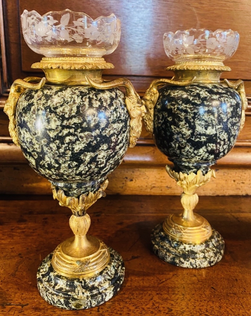 PAIRE DE VASES SOLIFLORE EN JASPE VERT ET BRONZES DORÉS AUX masques de faunes-photo-8