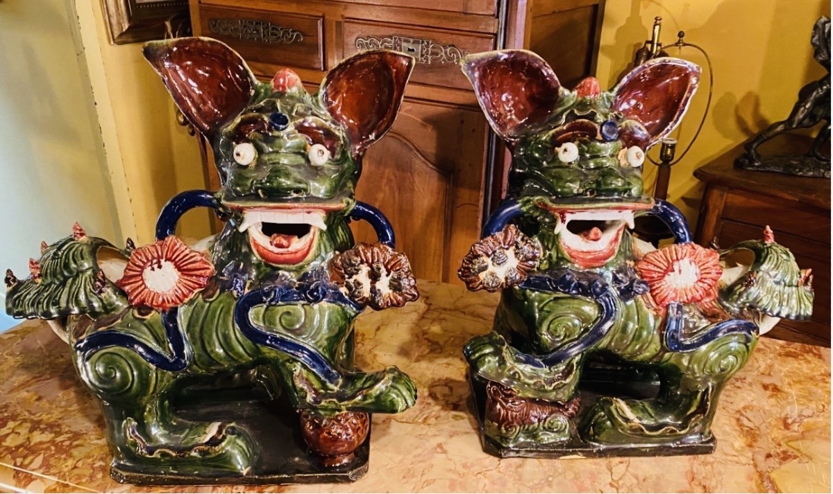 IMPORTANTE PAIRE DE CHIENS DE FÔ EN FAÏENCE POLYCHROME, CHINE, XXᵉ SIÈCLE-photo-2