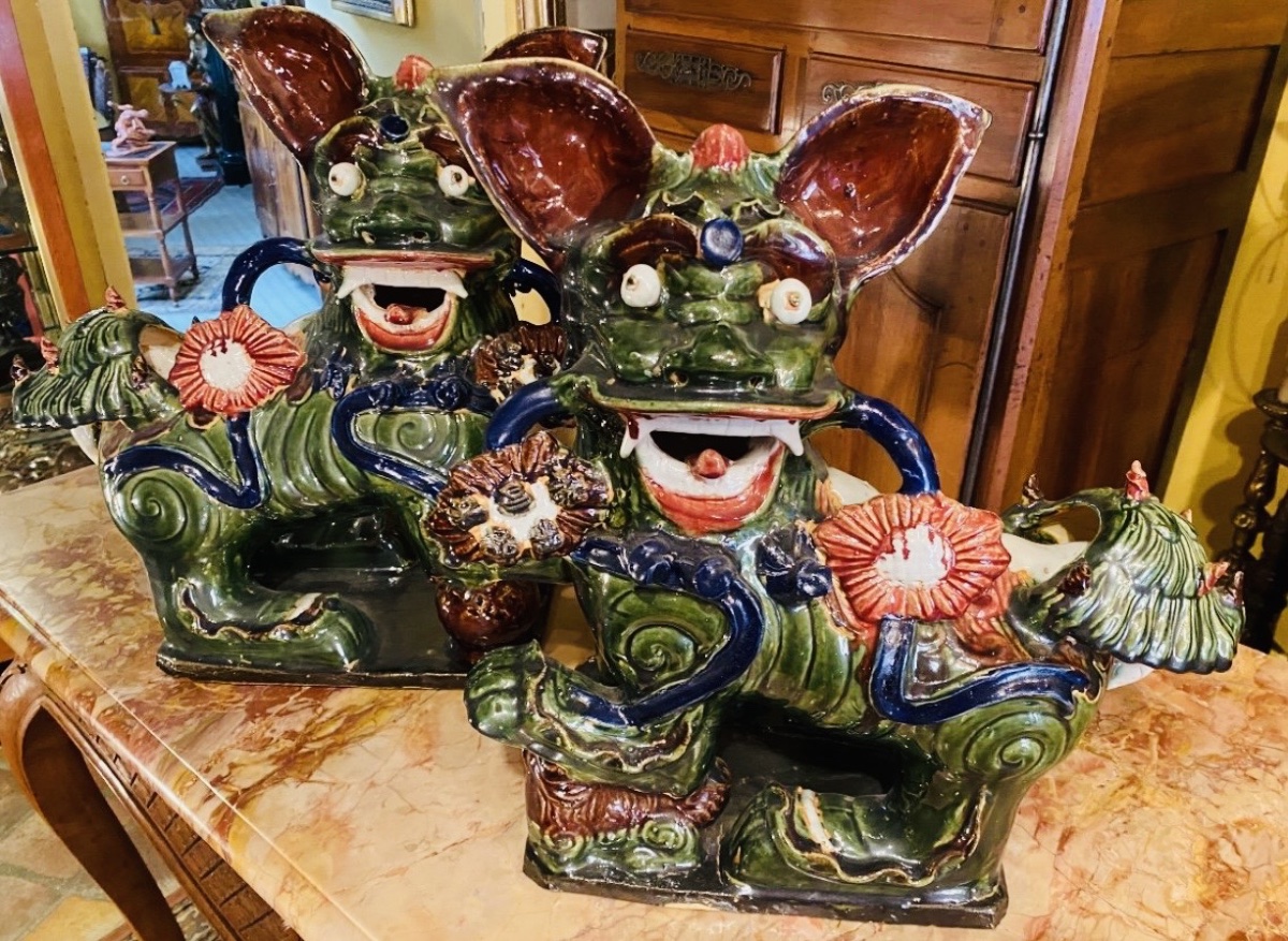 IMPORTANTE PAIRE DE CHIENS DE FÔ EN FAÏENCE POLYCHROME, CHINE, XXᵉ SIÈCLE-photo-3