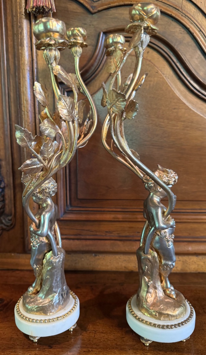 IMPORTANTE PAIRE DE BOUGEOIRS AUX JEUNES FAUNES, BRONZE À PATINE VERMEILLE, STYLE LOUIS XVI, VE-photo-2