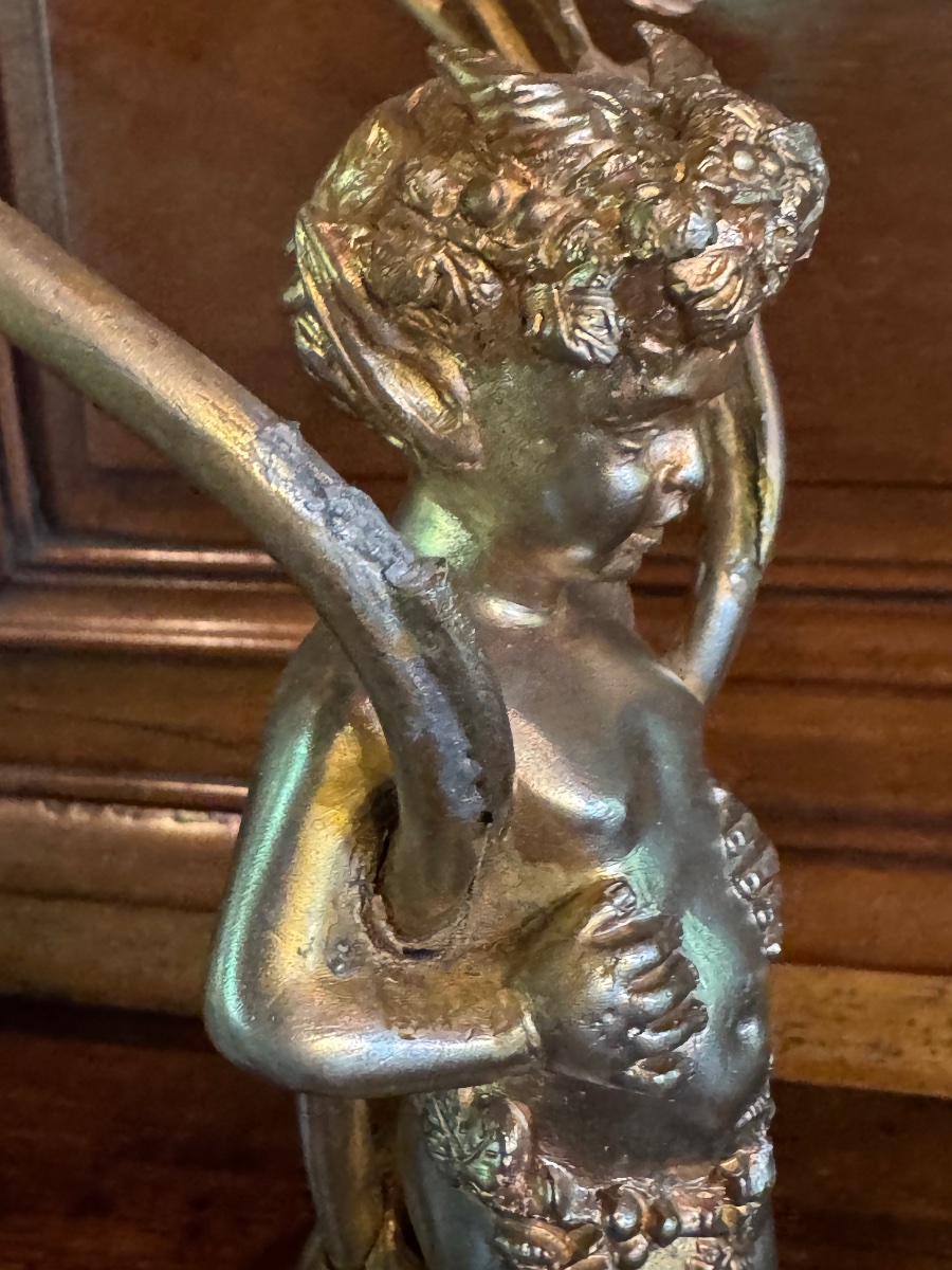 IMPORTANTE PAIRE DE BOUGEOIRS AUX JEUNES FAUNES, BRONZE À PATINE VERMEILLE, STYLE LOUIS XVI, VE-photo-2