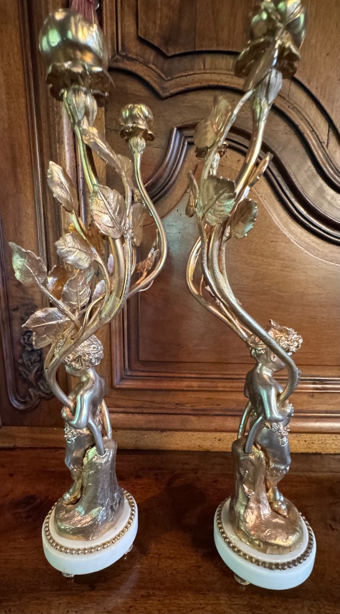 IMPORTANTE PAIRE DE BOUGEOIRS AUX JEUNES FAUNES, BRONZE À PATINE VERMEILLE, STYLE LOUIS XVI, VE-photo-4