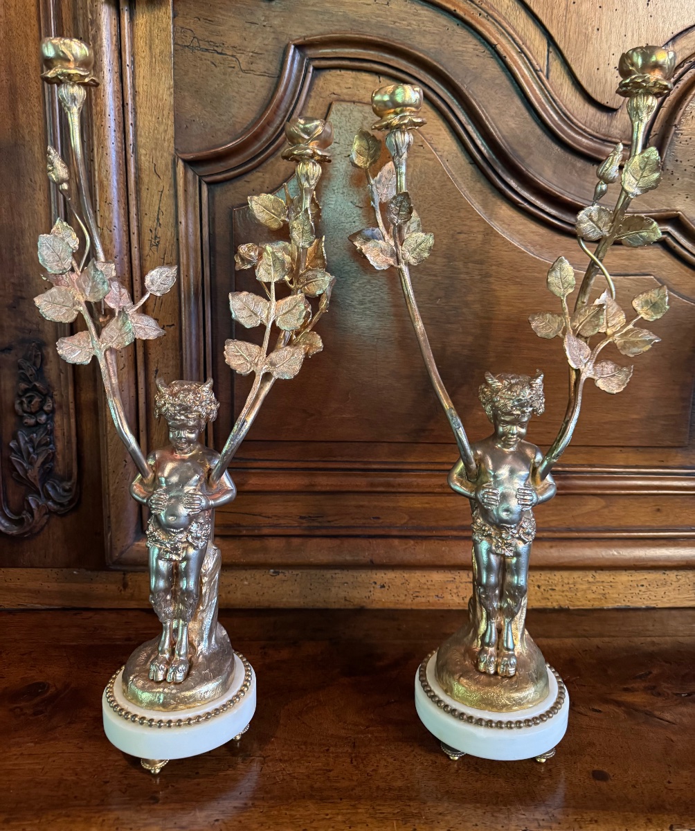IMPORTANTE PAIRE DE BOUGEOIRS AUX JEUNES FAUNES, BRONZE À PATINE VERMEILLE, STYLE LOUIS XVI, VE-photo-6