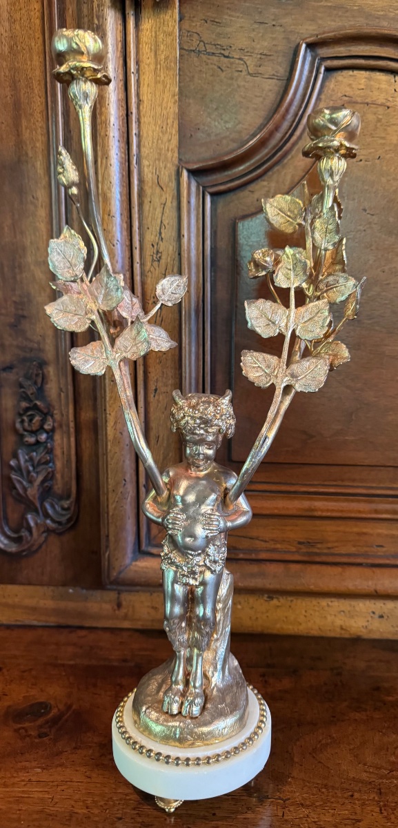 IMPORTANTE PAIRE DE BOUGEOIRS AUX JEUNES FAUNES, BRONZE À PATINE VERMEILLE, STYLE LOUIS XVI, VE-photo-8