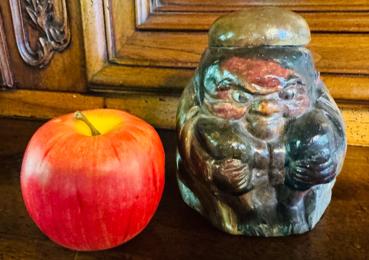 AMUSANT POT À TABAC JAPONAIS EN BOIS LAQUÉ REPRÉSENTANT UN DARUMA, VERS 1880-photo-8