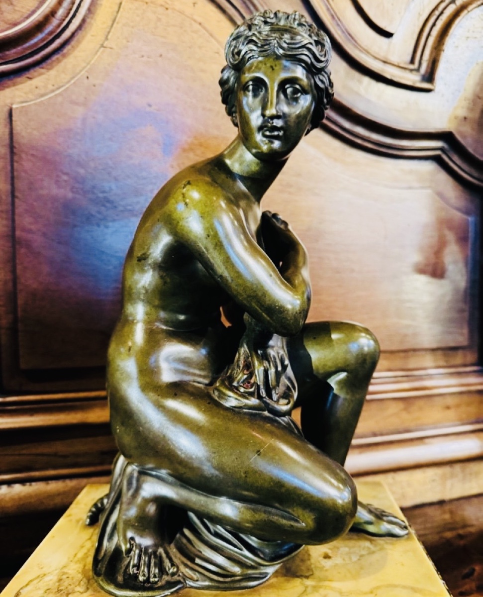 LA VÉNUS ACCROUPIE À LA TORTUE, ÉLÉGANT BRONZE NÉOCLASSIQUE DU XIXᵉ SIÈCLE-photo-2