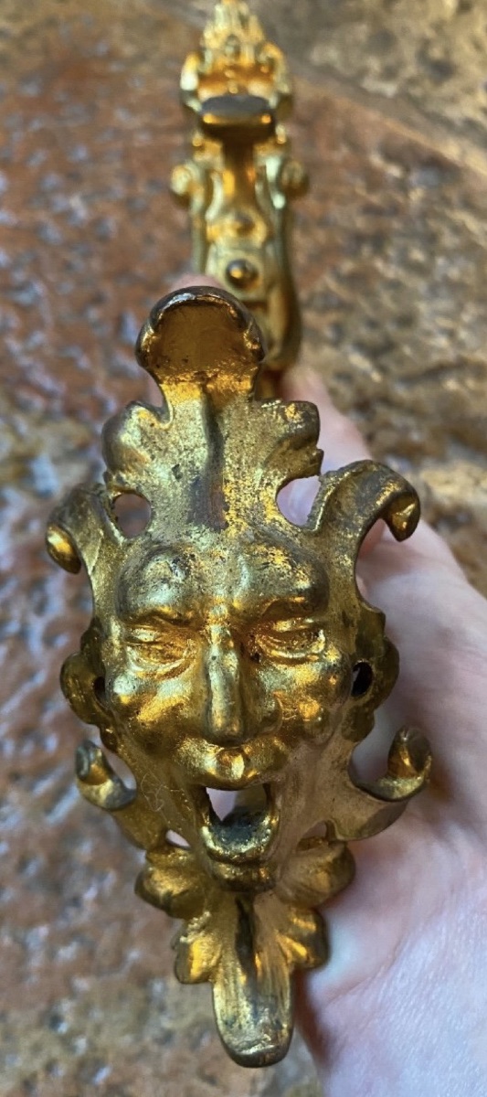 PAIRE D'EMBRASSES AUX TÊTES DE GROTESQUES EN BRONZE DORÉ - ÉPOQUE NAPOLÉON III-photo-4