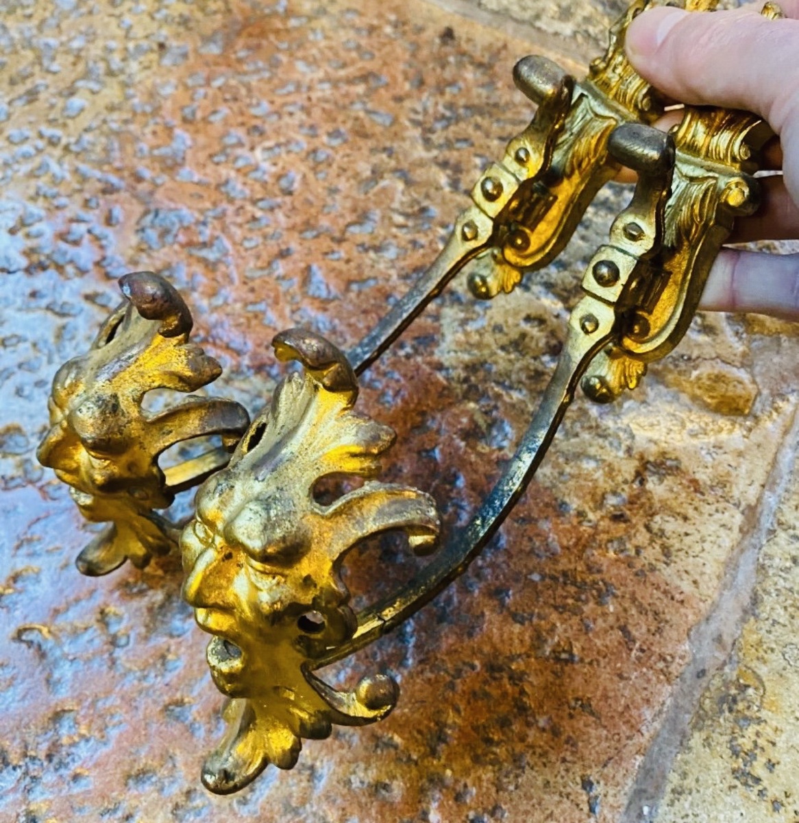 PAIRE D'EMBRASSES AUX TÊTES DE GROTESQUES EN BRONZE DORÉ - ÉPOQUE NAPOLÉON III-photo-6