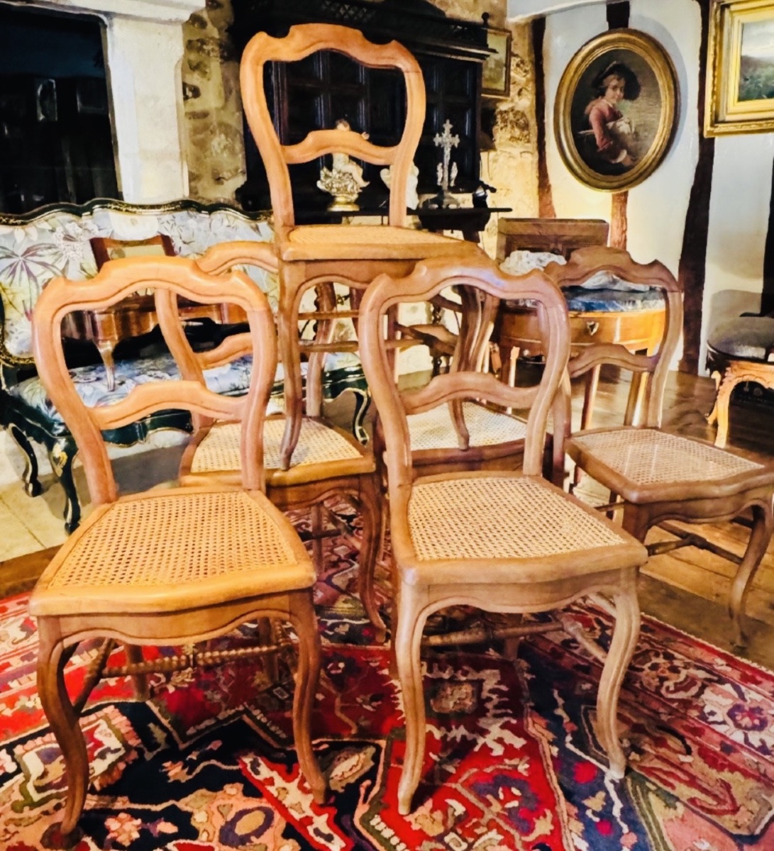 SÉRIE DE SIX CHAISES LOUIS-PHILIPPE EN MERISIER BLOND, ASSISES CANNÉES – XIXe SIÈCLE