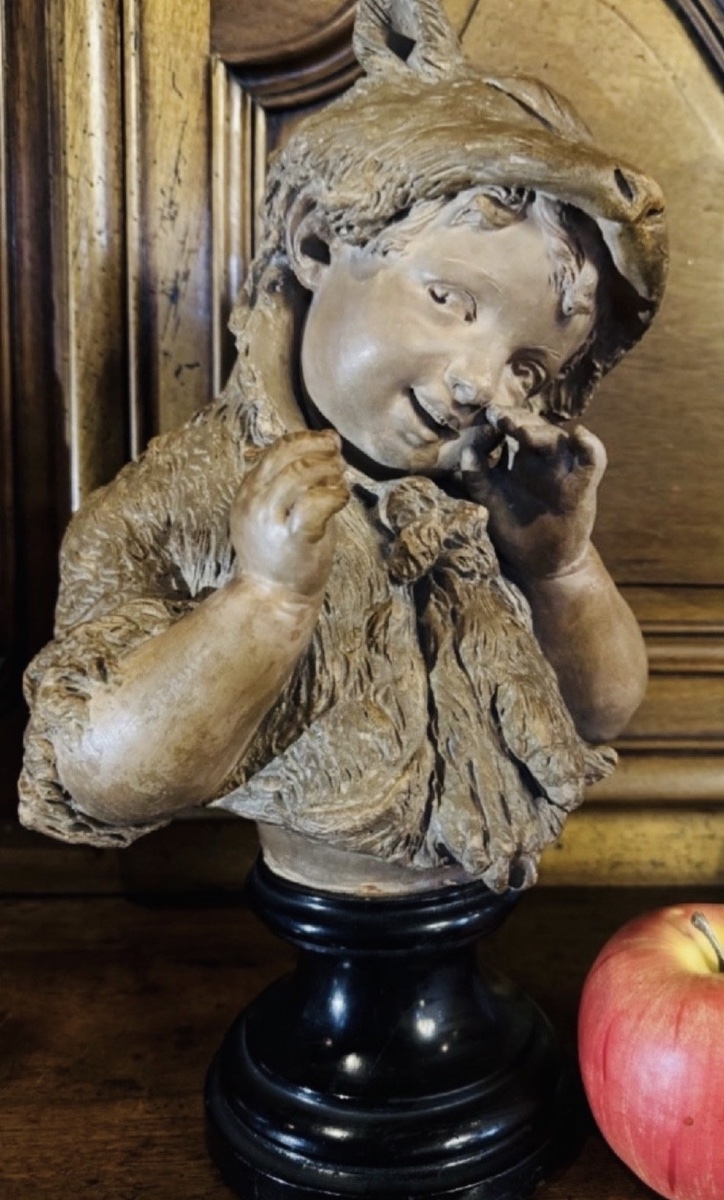 BUSTE EN TERRE CUITE : PETITE FILLE COIFFÉE D’UNE PEAU DE RENARD, INSPIRÉE DES CONTES DU XIX E -photo-6