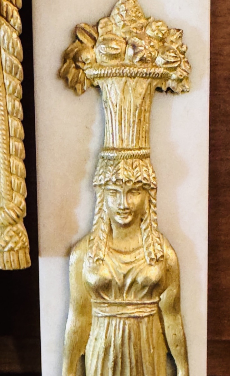 Egyptian-style Cantilever Clock In White Marble And Gilded Bronze, Consulate–empire Period-photo-1