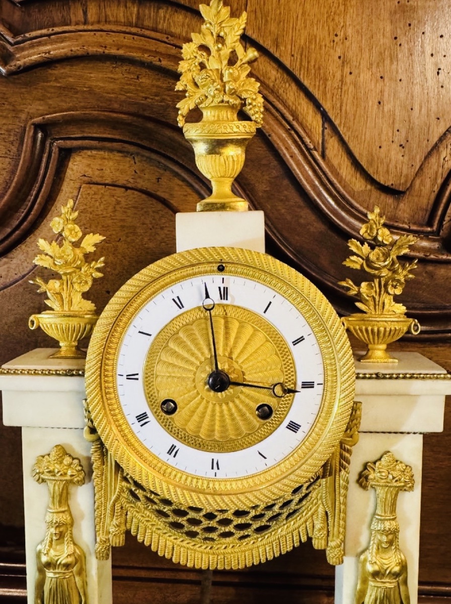 Egyptian-style Cantilever Clock In White Marble And Gilded Bronze, Consulate–empire Period-photo-5