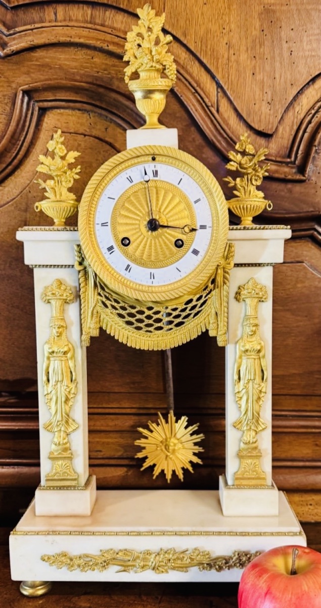 Egyptian-style Cantilever Clock In White Marble And Gilded Bronze, Consulate–empire Period-photo-8