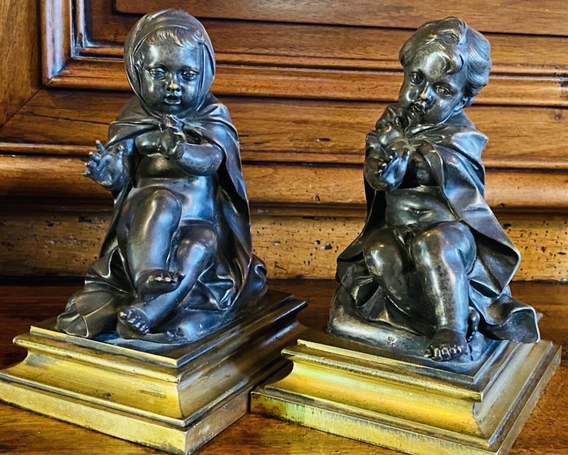 Paire d'enfants en bronze argenté - Allégorie de "'Hiver, époque Restauration