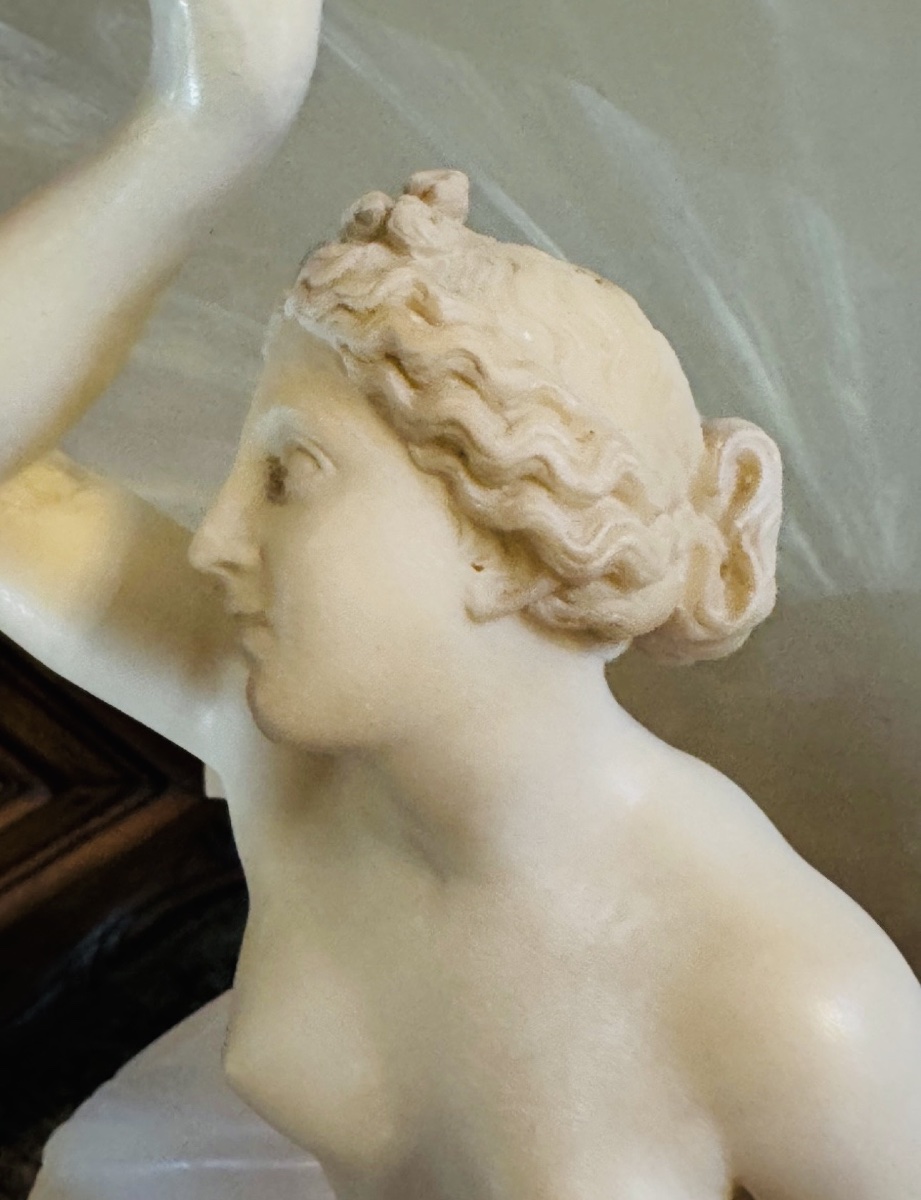 LA NAISSANCE DE VÉNUS – IMPORTANTE SCULPTURE ITALIENNE EN MARBRE ET ALBÂTRE, VERS 1920-1930-photo-3
