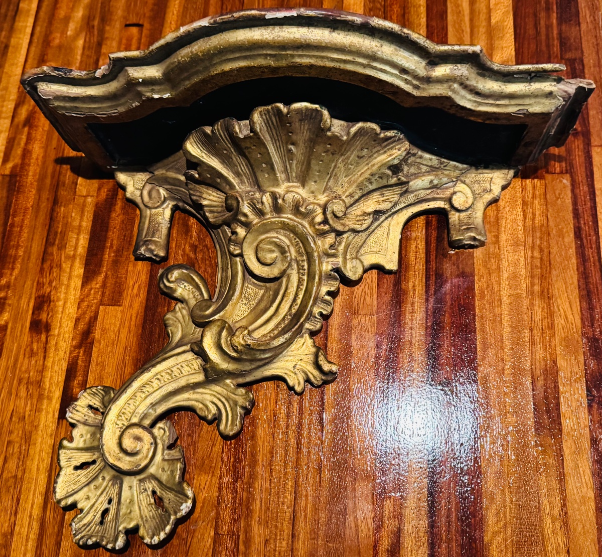 Small Rocaille Wall Console In Gilded Wood, Louis XV Period, 17th Century