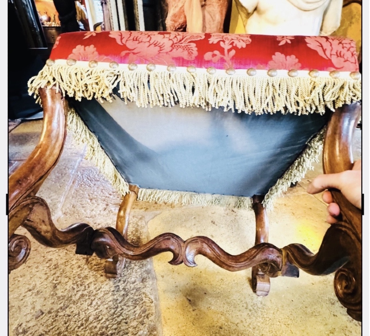 PAIRE DE TABOURETS EN NOYER - ÉPOQUE LOUIS XIV - XVILE SIÈCLE-photo-3
