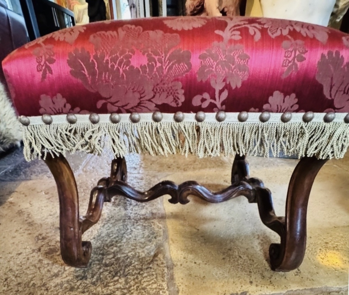 PAIRE DE TABOURETS EN NOYER - ÉPOQUE LOUIS XIV - XVILE SIÈCLE-photo-1