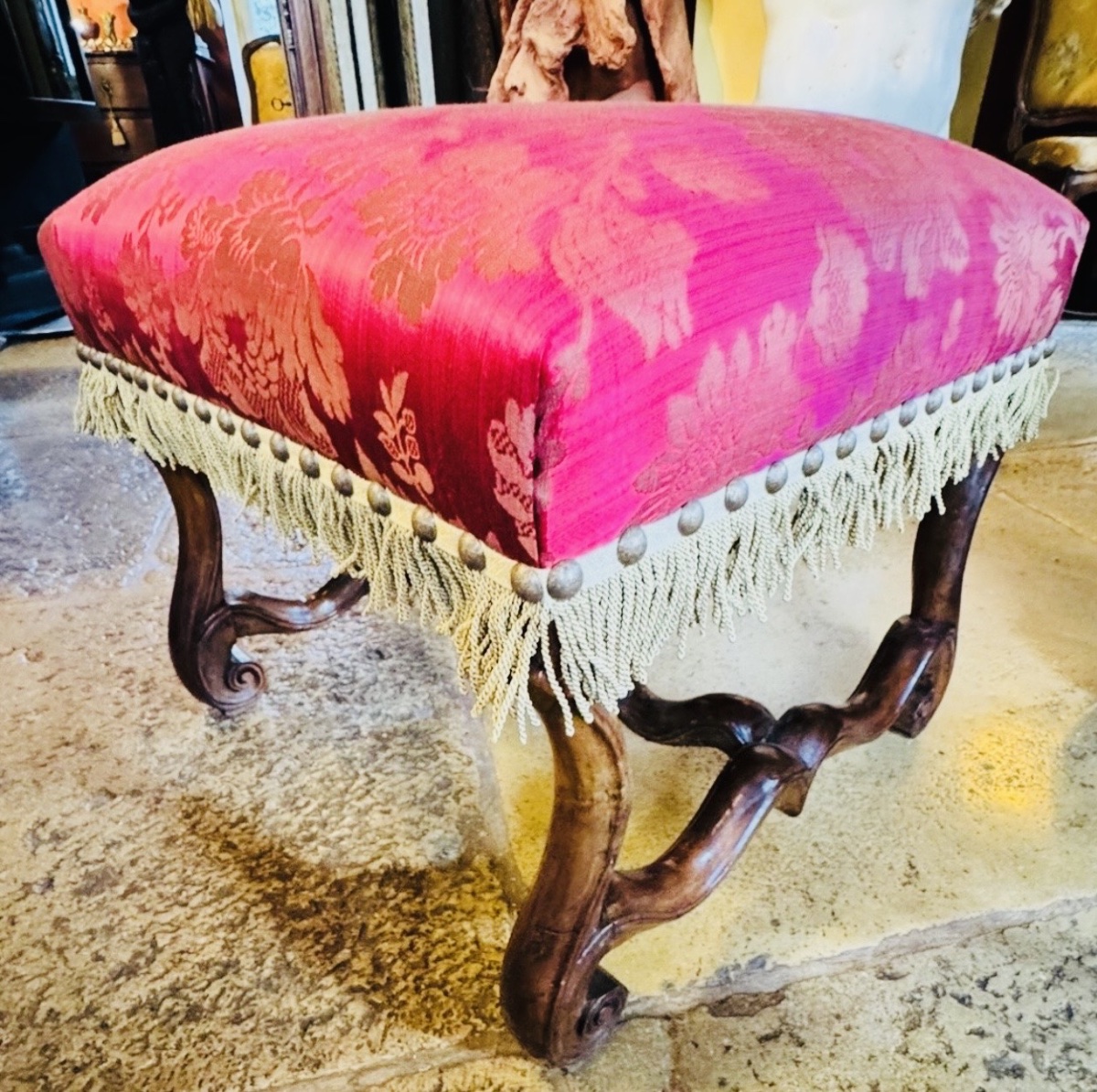 PAIRE DE TABOURETS EN NOYER - ÉPOQUE LOUIS XIV - XVILE SIÈCLE-photo-2