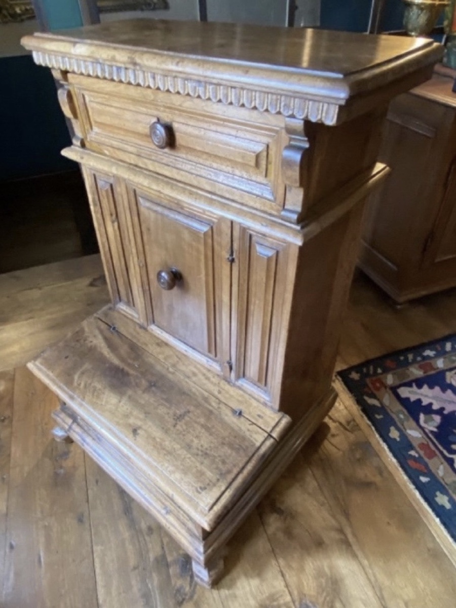 MEUBLE oratoire ITALIEN EN NOYER DU XVIII EME SIÈCLE