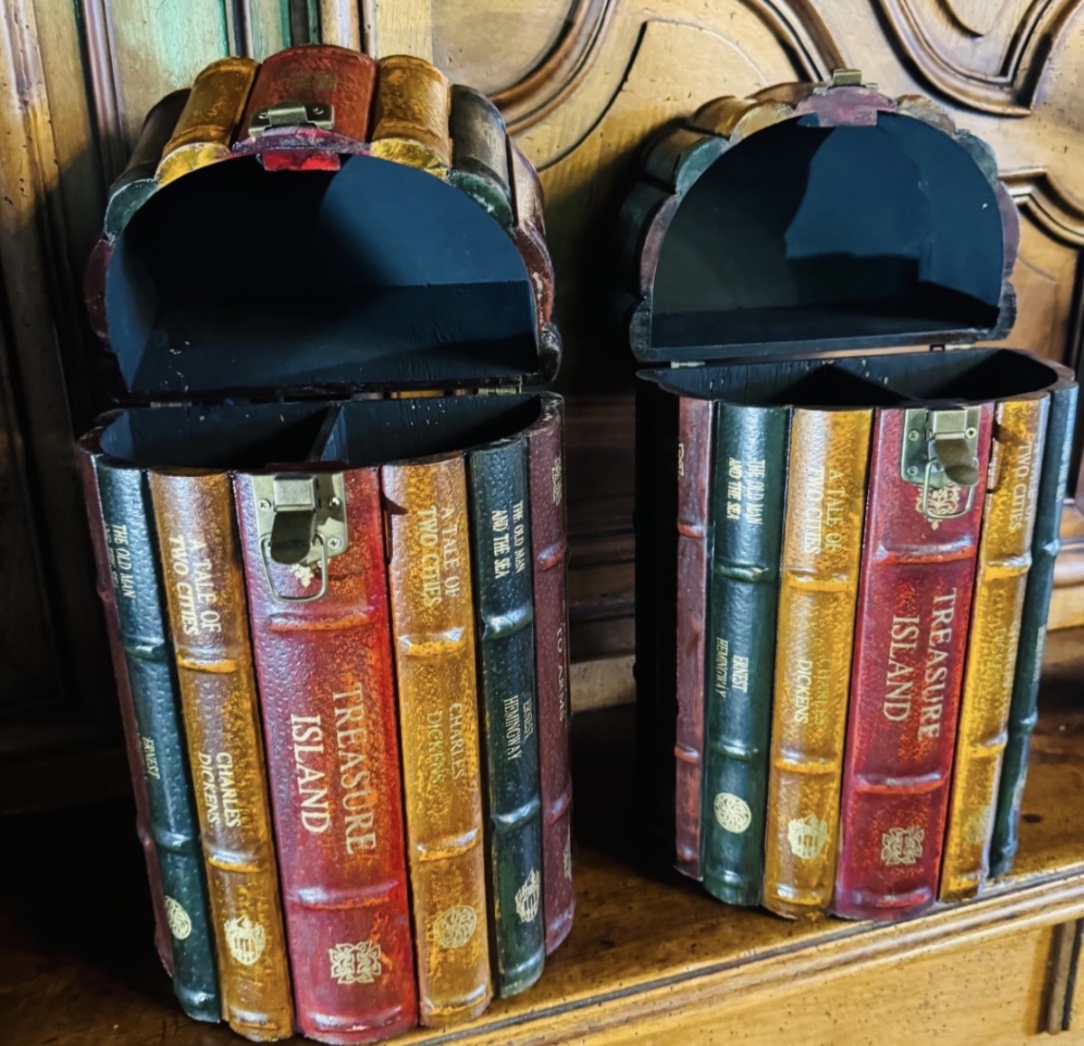 PAIRE DE COFFRETS DE RANGEMENT EN FORME DE FAUX LIVRES - DÉCOR DE BIBLIOTHÈQUE ANGLAISE 