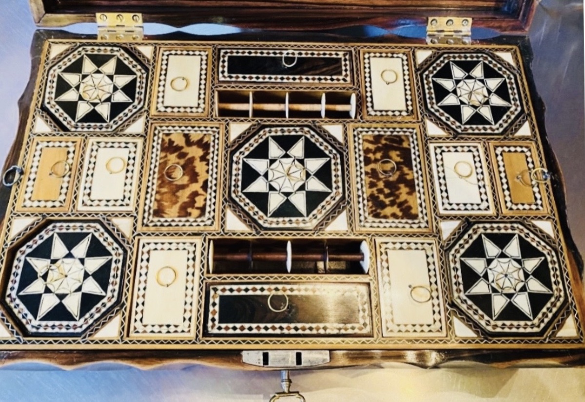 GRAND COFFRET ANGLO INDIEN DU XIX EME SIÈCLE-photo-4