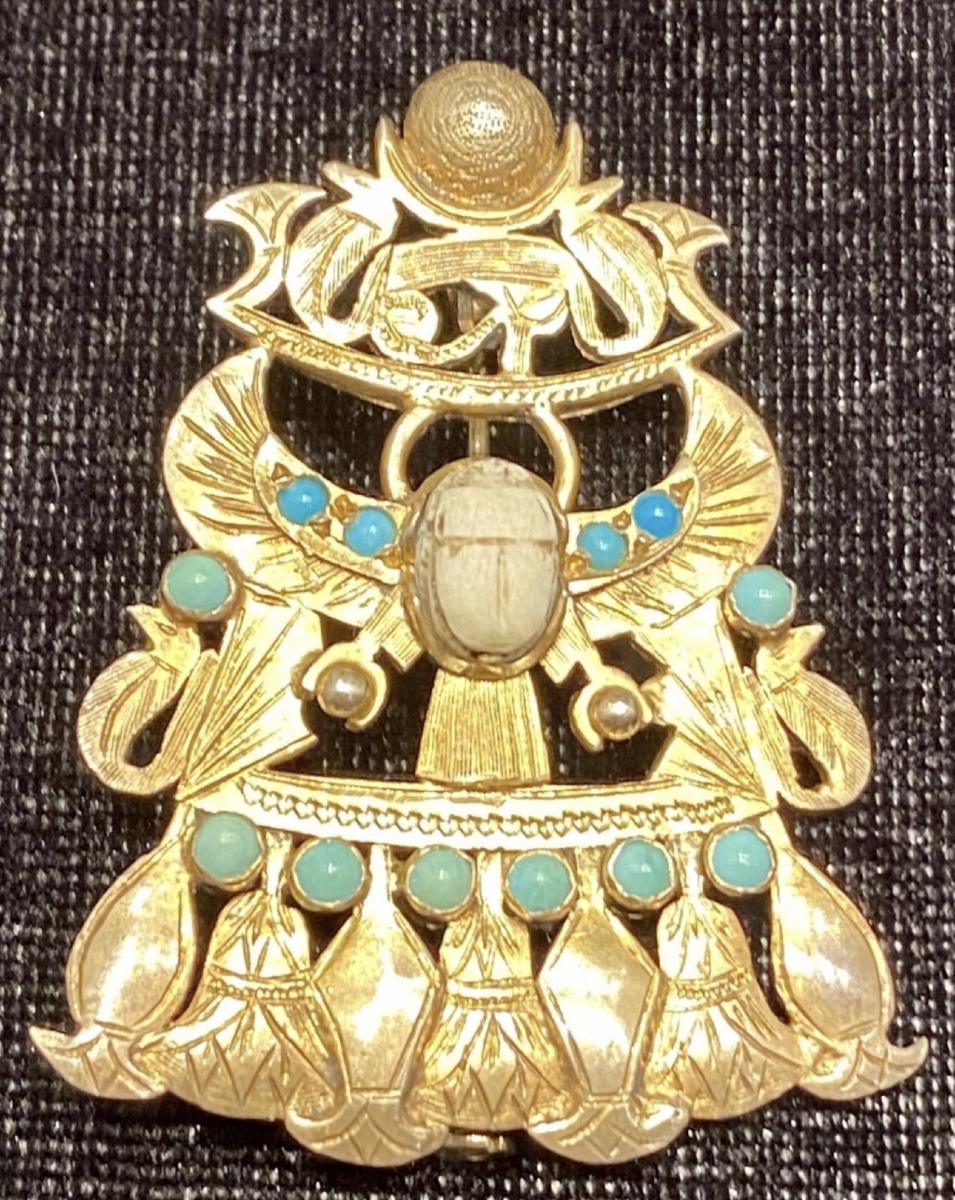 EGYPTOMANIA, BELLE BROCHE AUX MOTIFS ÉGYPTIENS 1ÈRE MOITIÉ DU XX EME SIÈCLE-photo-1