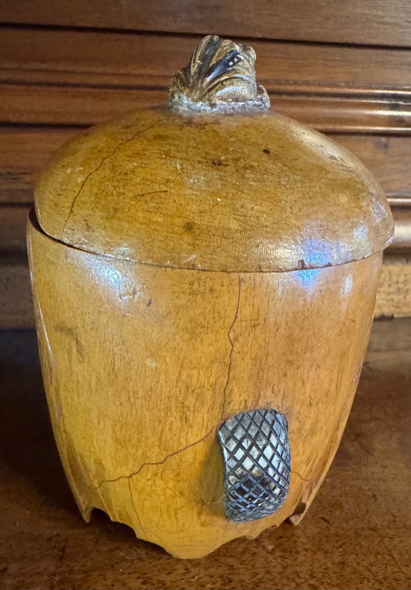 POT À TABAC EN FORME DE CRÂNE, SERPENT EN OS ET GRENOUILLE — JAPON, ÉPOQUE MEIJI-photo-4
