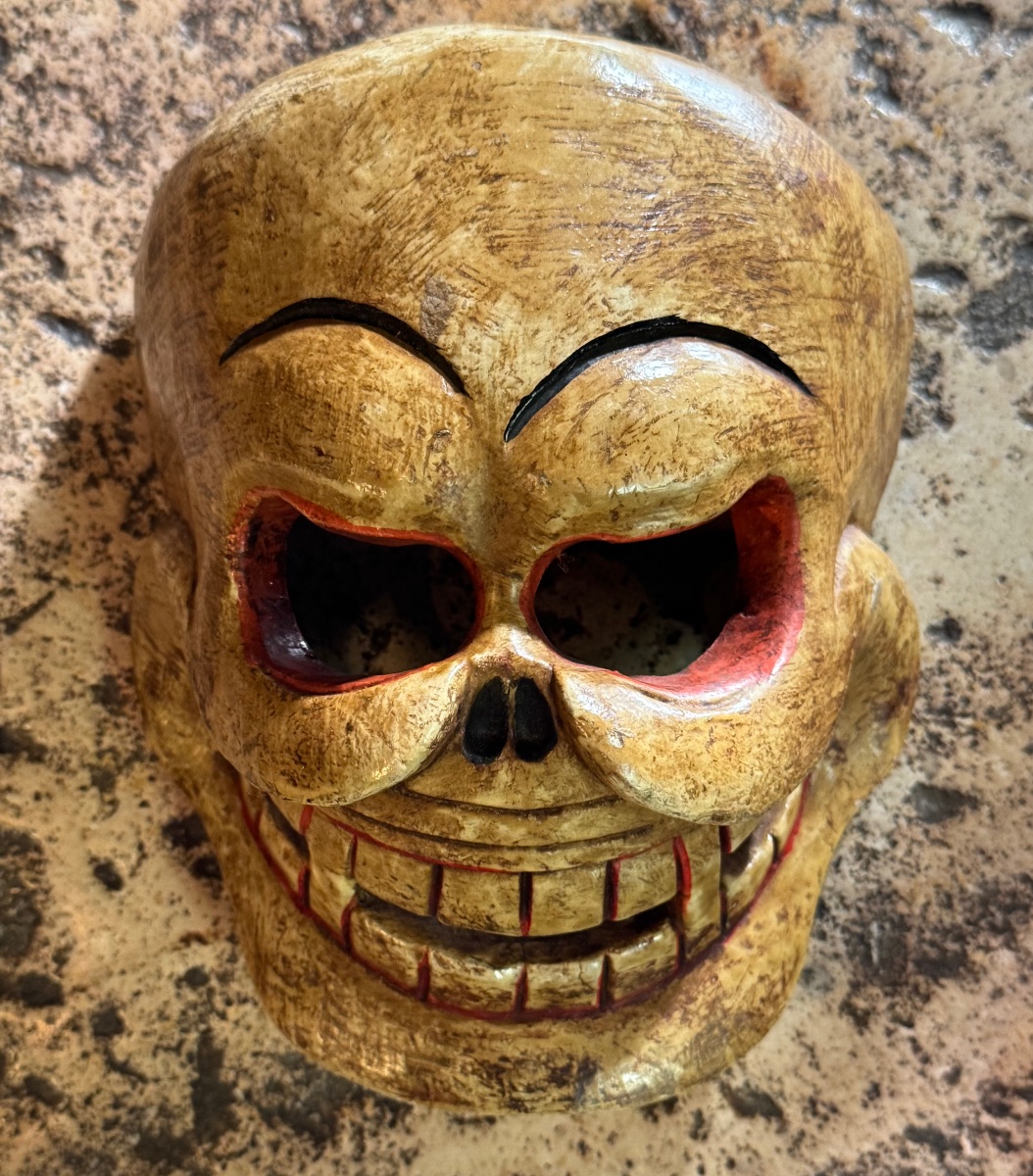 MASQUE DE TYPE CITIPATI, TÊTE DE MORT EN BOIS SCULPTÉ ET PEINT — ART HIMALAYEN-photo-2