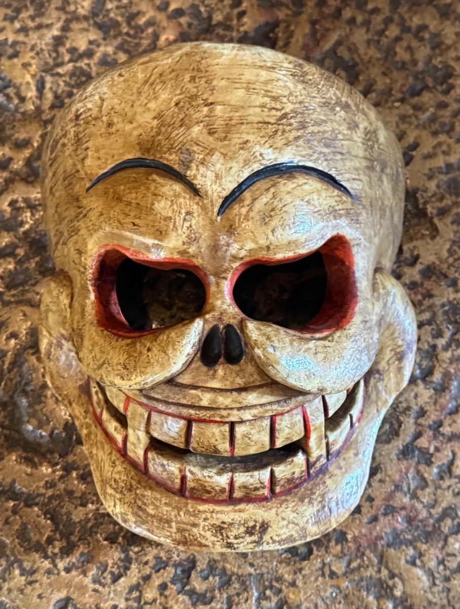 MASQUE DE TYPE CITIPATI, TÊTE DE MORT EN BOIS SCULPTÉ ET PEINT — ART HIMALAYEN-photo-4