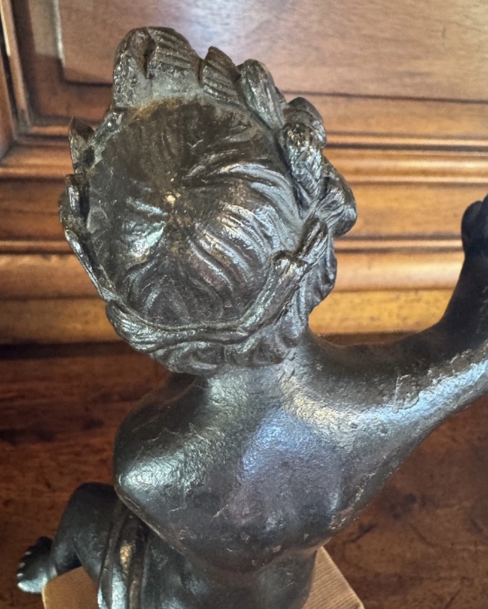 Seated Child Crowned With Foliage, Antique Sculpture In Patinated Metal-photo-3