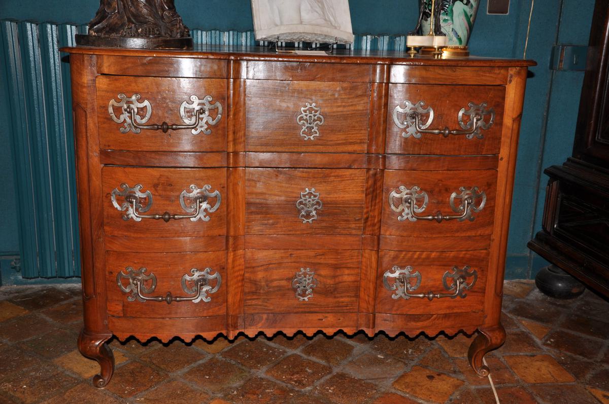 Commode En Noyer XVIII ème Siècle