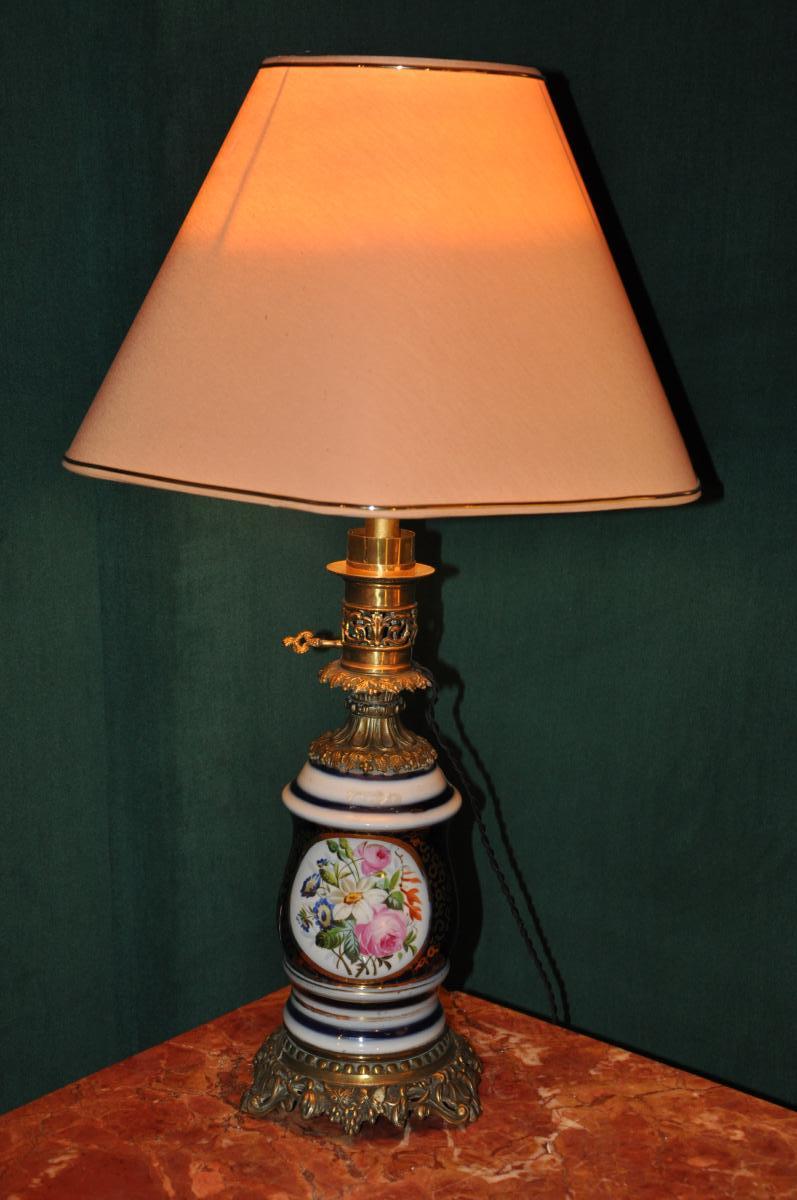 Beautiful Nineteenth Century Lamp With Floral Decor-photo-2