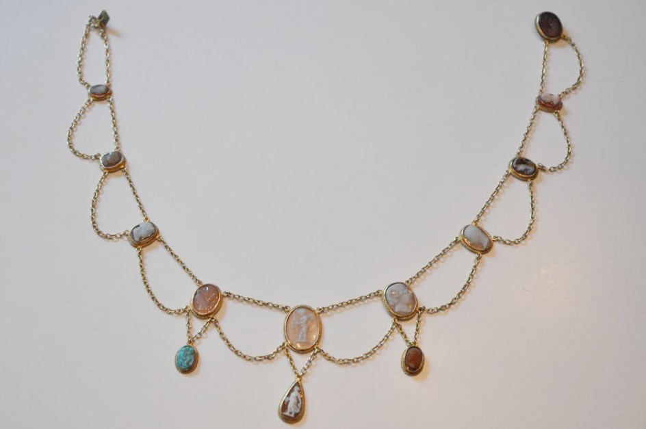 Necklace Drapery Beginning Of The 19th Century With 13 Cameos And Intact Of Which Some Ancient