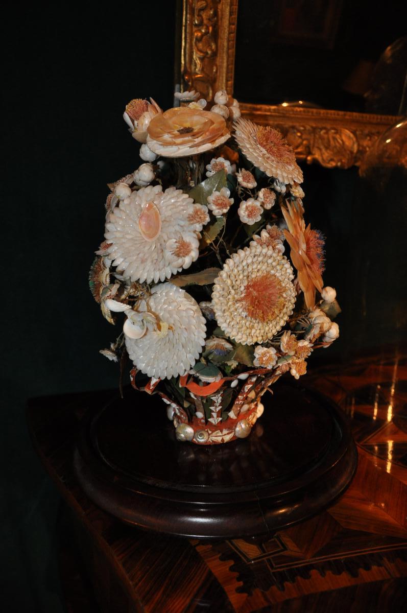 Beau Bouquet De Fleurs En Coquillages Du XIXème Siècle Sous Globe-photo-2