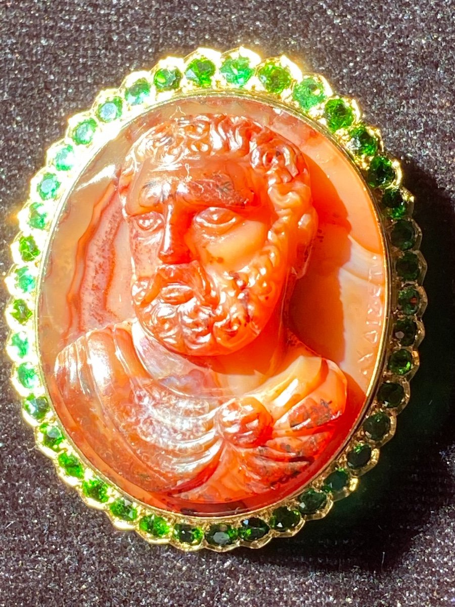 Important Camée En Agate Au Portrait D’homme à L’antique Entouré De Grenats Tsavorite-photo-1