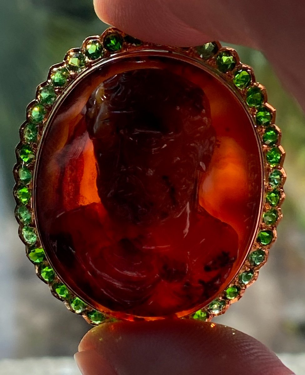 Important Agate Cameo With The Portrait Of A Man In The Antique Surrounded By Tsavorite Garnets-photo-2
