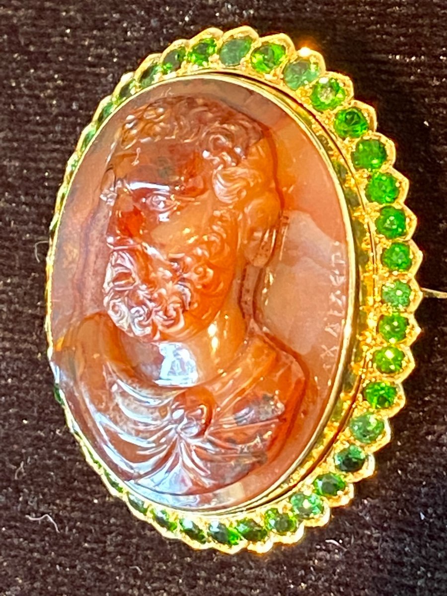 Important Agate Cameo With The Portrait Of A Man In The Antique Surrounded By Tsavorite Garnets-photo-4