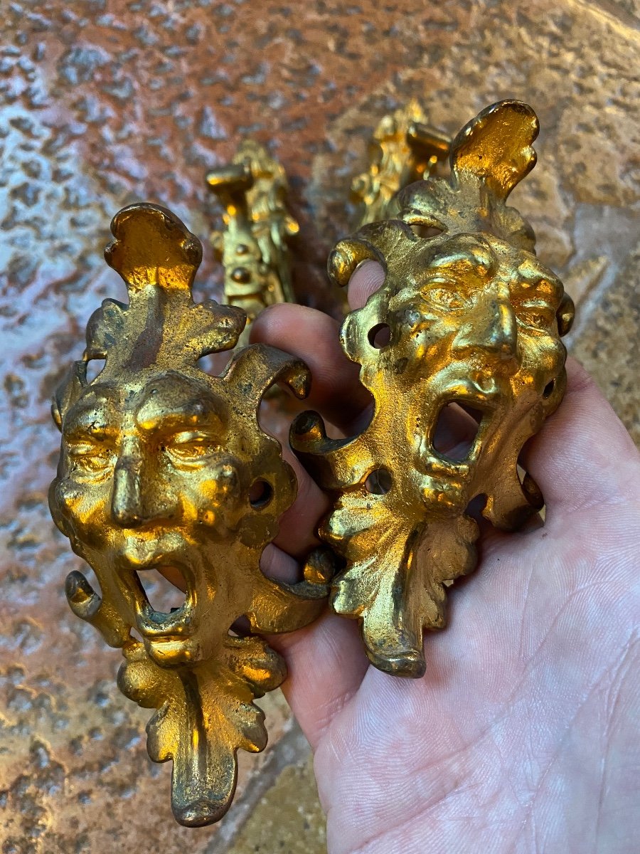 Paire D’embrasses En Bronze Doré à Décor De Têtes De Grotesques époque Napoléon III 