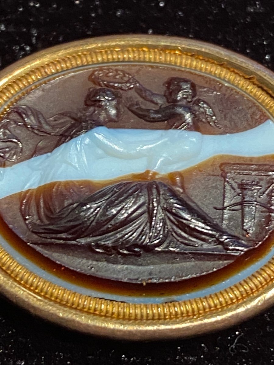 Cupidon Couronnant Vénus, Broche Du Début Du XIX En Verre Façon Agate Rubanée -photo-3