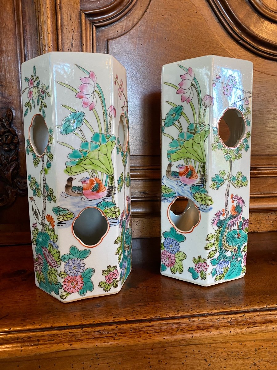 Maoton, Pair Of Decorative Hat Holder Vases In Chinese Porcelain, 20th Century-photo-3