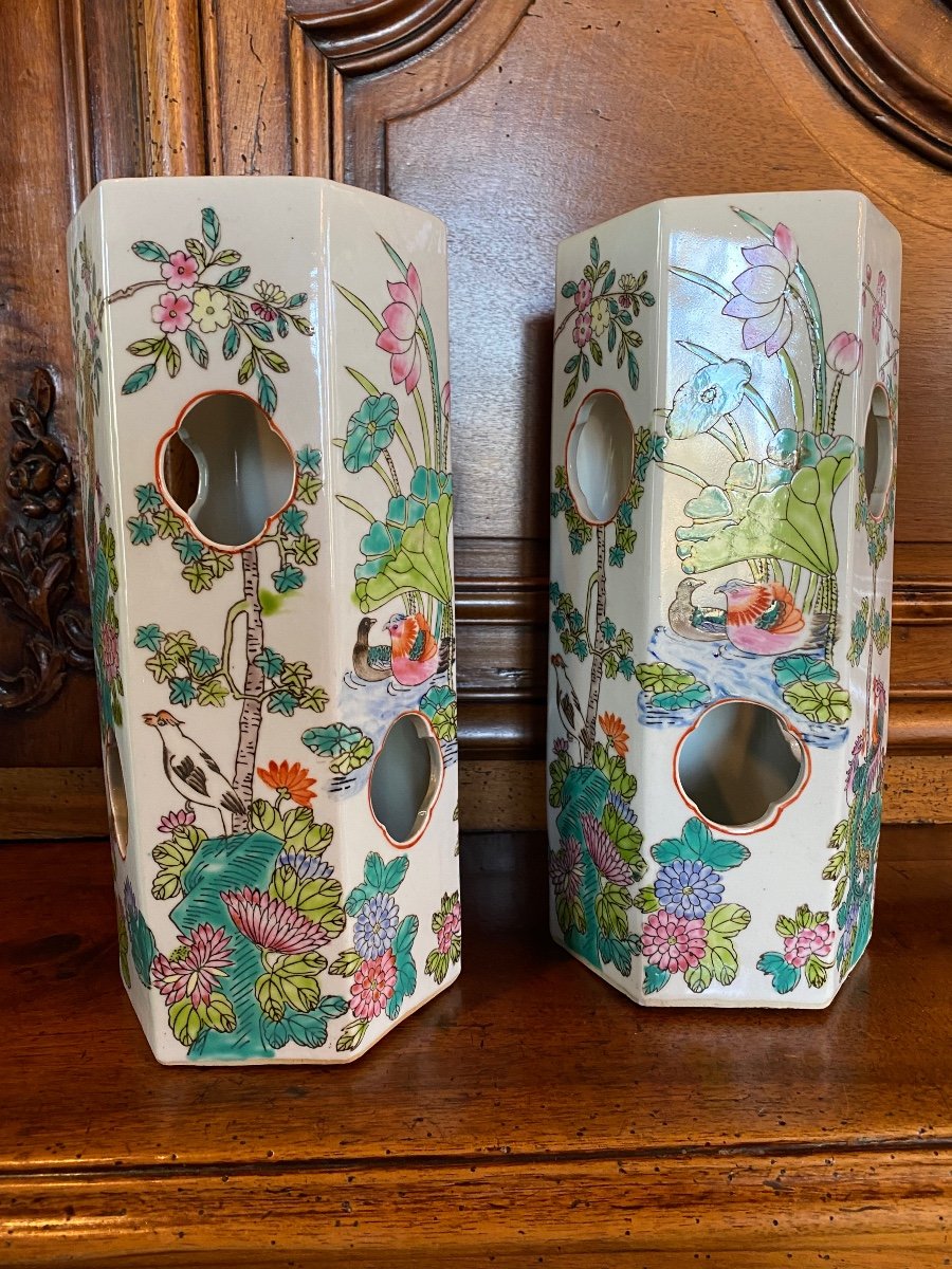 Maoton, Pair Of Decorative Hat Holder Vases In Chinese Porcelain, 20th Century-photo-8