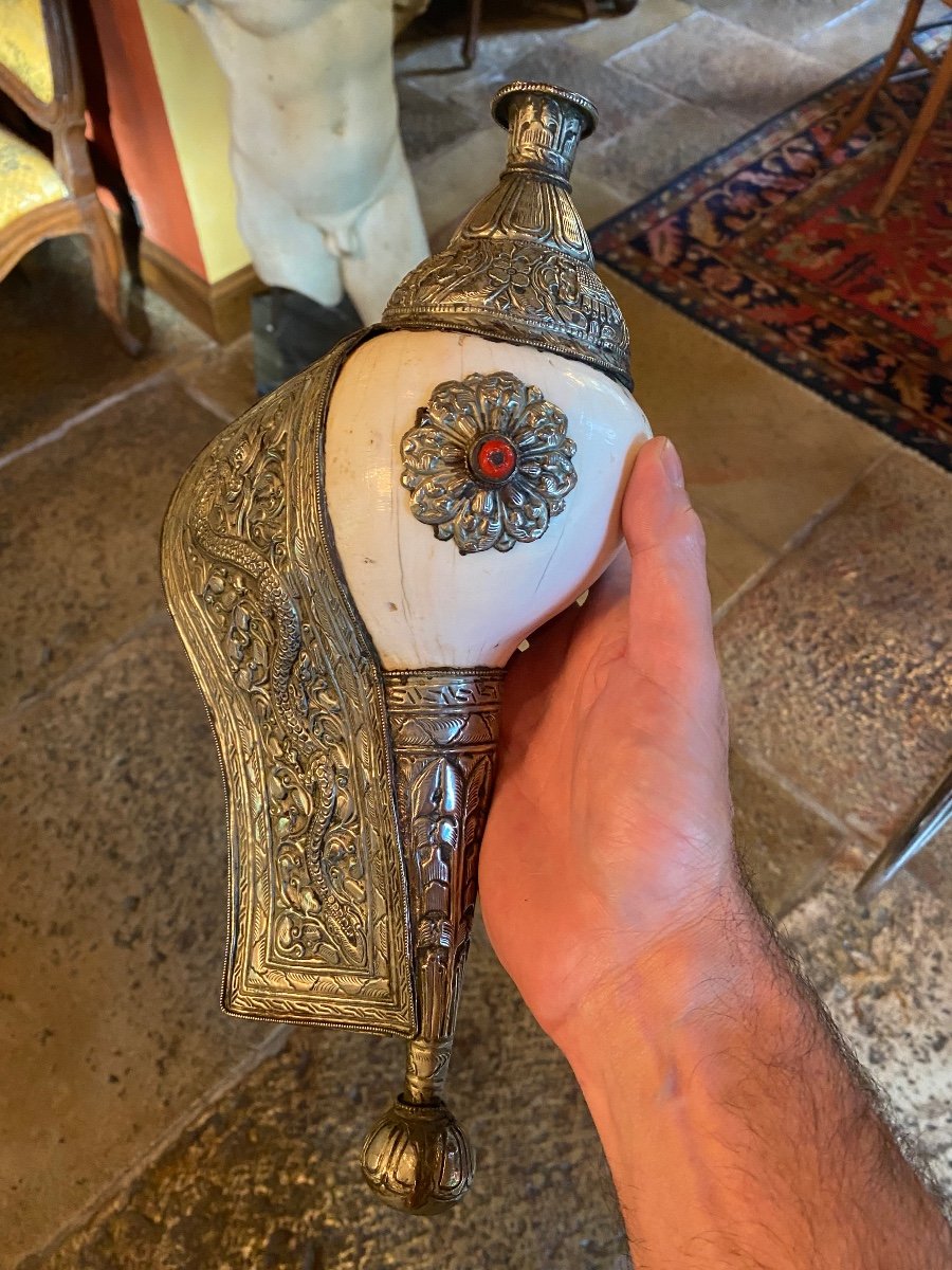 Large Dressed Conch Lucky Charm, Tibetan 1st Half Of The 20th Century-photo-1