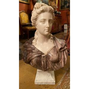 Grand Buste De Femme en marbre Dans L’esprit Du XVIII Eme Siècle 