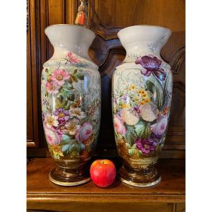 Très Grande Paire De Vases Louis Philippe Aux Fleurs Peintes 