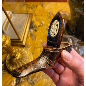 Folk Art Snuff Bottle In The Shape Of A Shoe, Decorated With Floral Motifs And A Cameo On The  Top