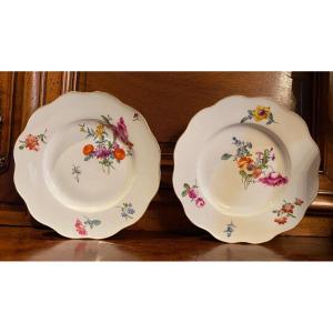 Charming Pair Of Meissen Plates From The 18th Century